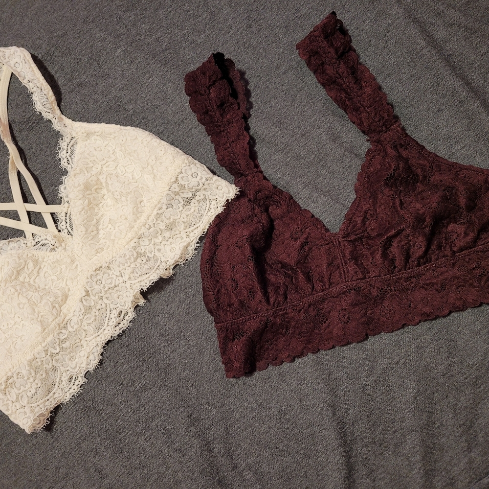 20$ with bundle - (2) Aires bralettes